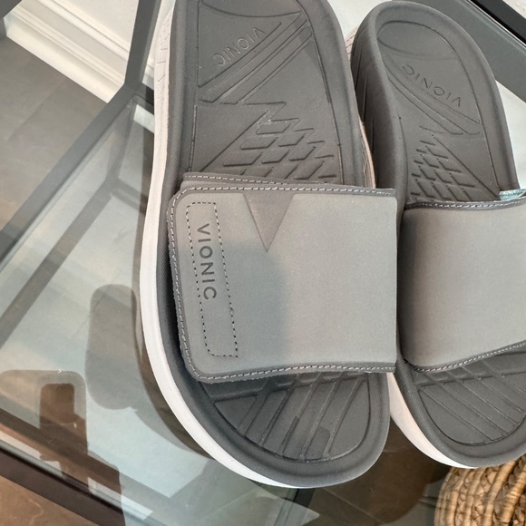 VIONIC Women’s Rejuvenate Recovery adjustable slide sandals, Gray Size 7 - Picture 2 of 10